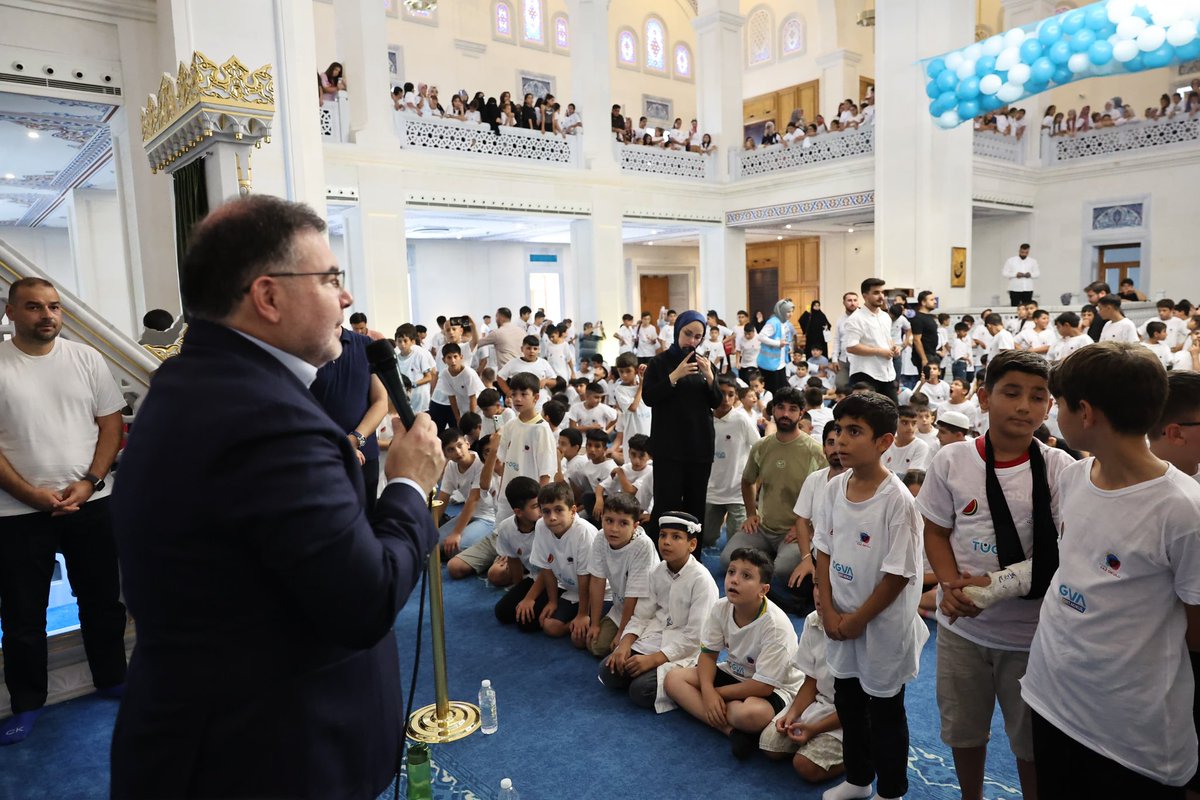 Geleceğimizi inşa edecek; ahlaklı, erdemli ve şuurlu bir nesil için emek veren TÜGVA İzmir’imizin Yaz Okulu’nun kapanış programında evlatlarımızla bir aradaydık.

İnancıyla, bilgisiyle, karakteriyle sağlam duran bir gençlik için çalışan; millî ve manevî değerlerimizi