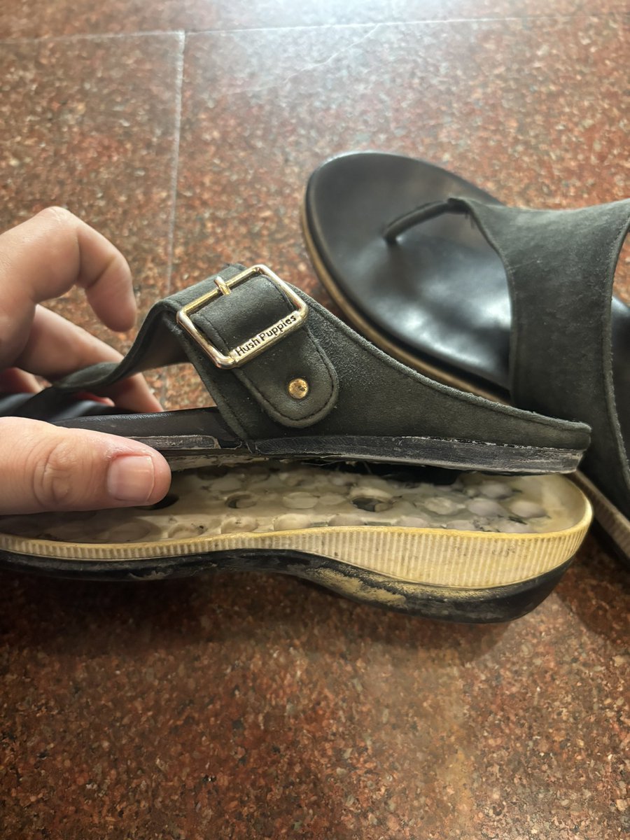 rahullaroraa's tweet photo. @HushPuppies_In @BATA_India Pathetic customer service one can ever have. Despite spending 3.5k on pair of slippers and not getting any after sales service when the same has been torned off within 3 months. @jagograhakjago
Selling damaged articles at premium prices. https://t.co/O52xj3bd4j