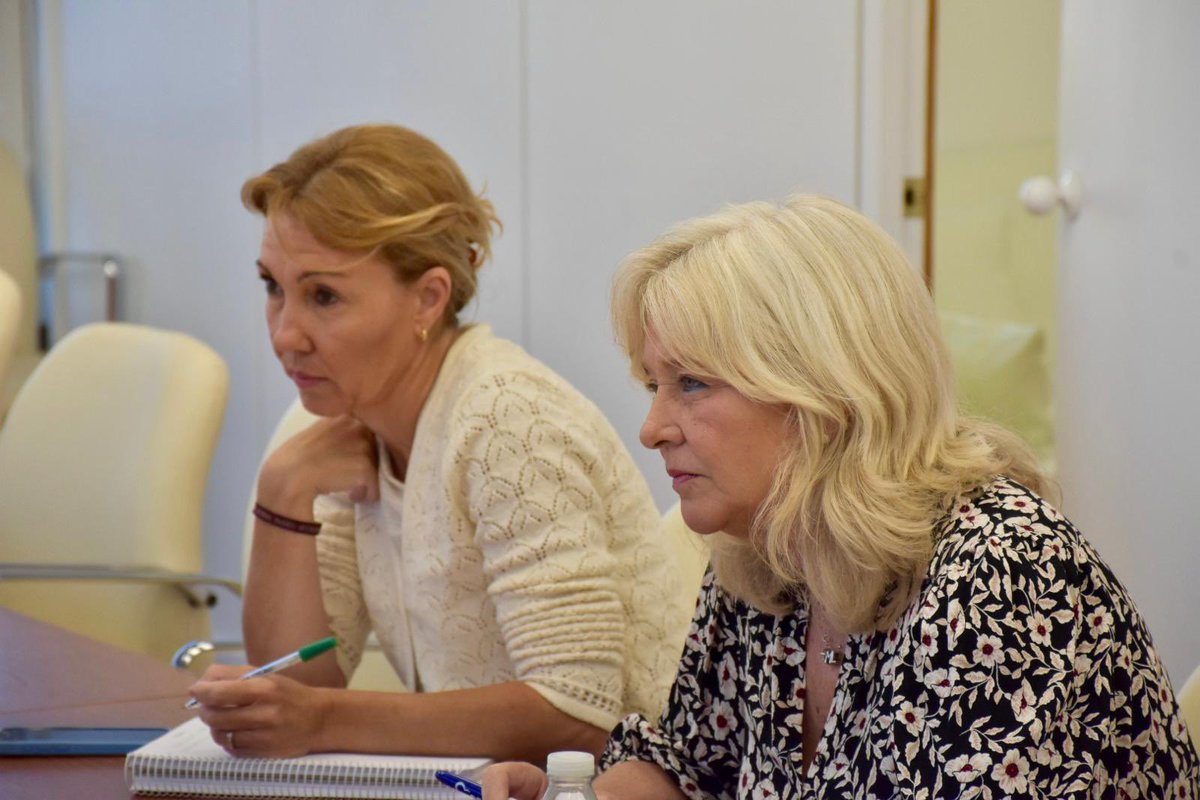 La Junta respalda la celebración de la Asamblea Internacional de los Pueblos Más Bonitos del Mundo en Cádiz en 2026

La DG <a href="/MercedesColomb1/">Mercedes Colombo</a> y Tania Barcelona se reúnen con el presidente de la Asamblea de España y con los alcaldes de los cinco municipios que acogerán el encuentro.