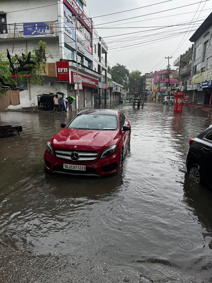 ABOUT TIME. THIS IS THE ONLY WAY THINGS WILL CHANGE. 
A businessman in Ghaziabad sends legal notice to Gzb administration seeking Rs. 5 lakh in damages after his Mercedes drowned in water due to water logging. HOPE HE WINS. 
TRAGEDY IS LAW OF TORTS IN INDIA ISN'T FULLY CODIFIED.