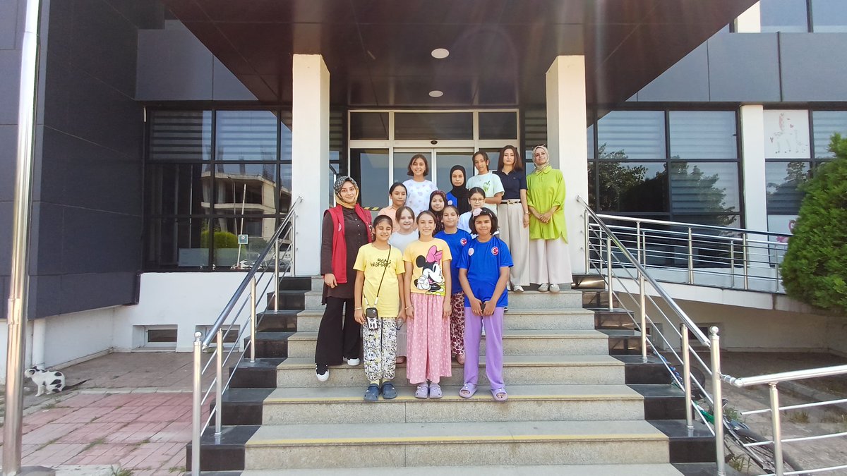 📚 GSB Gençlik Yaz Kulübü x Düzce İl Halk Kütüphanesi 📘

Yaz Kulübü öğrencilerimizle Düzce İl Halk Kütüphanemizi ziyaret ederek yerinde inceleme ve tanıma fırsatı bulduk.

Bizleri ağırlayan İl Halk Kütüphane personelimize misafirperverlikleri için çok teşekkür ederiz.😊