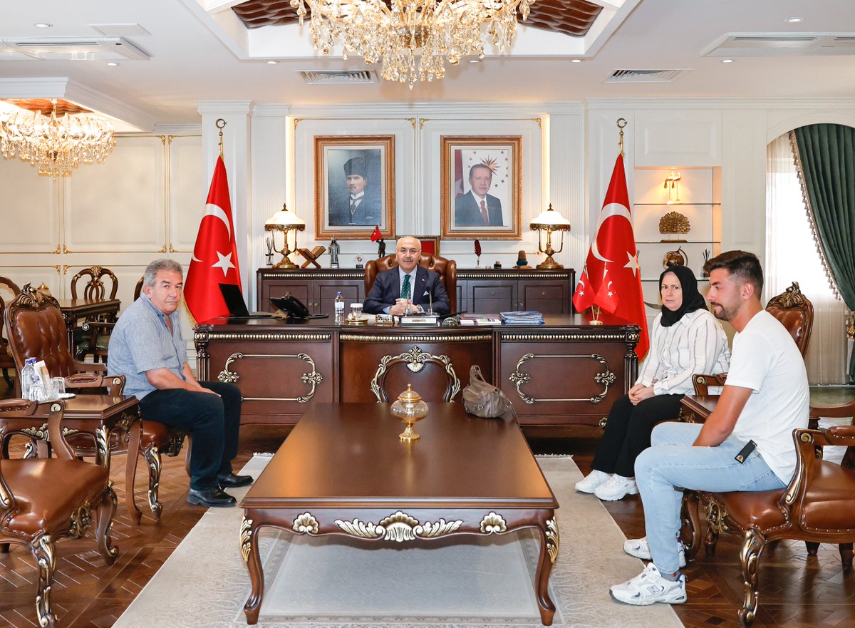 T.C. Adana Valiliği (@tcadanavaliligi) on Twitter photo Valimiz Sayın <a href="/yskosger/">Yavuz Selim KÖŞGER</a>, İstanbul Su Altı Savunma Komutanlığında görevli iken eğitim sırasında meydana gelen kazada şehit olan Denizci Teğmenimiz Mustafa Kemal Öz’ün annesi Suzan Öz, babası Ahmet Öz ve kardeşi Recep Öz’ü makamında kabul etti.
Sayın Valimiz, “Evlatlarını bu vatan Valimiz Sayın <a href="/yskosger/">Yavuz Selim KÖŞGER</a>, İstanbul Su Altı Savunma Komutanlığında görevli iken eğitim sırasında meydana gelen kazada şehit olan Denizci Teğmenimiz Mustafa Kemal Öz’ün annesi Suzan Öz, babası Ahmet Öz ve kardeşi Recep Öz’ü makamında kabul etti.
Sayın Valimiz, “Evlatlarını bu vatan