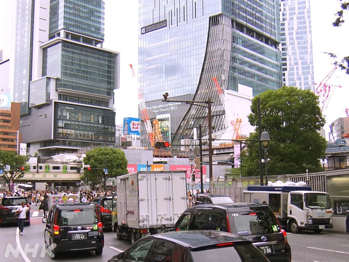 今週8/1(金)夜10:00
#ドキュメント72時間
渋谷駅前🗿🐕“最後”の新聞スタンド📰

スクランブル交差点近くにあるのに、気づかず通り過ぎる人ばかり（新宿🦁像に似てますね）。担当は相原D。繰り返し流れる広告音声に悩まされながらのロケだったそう。どんな人に出会えるのでしょうか？