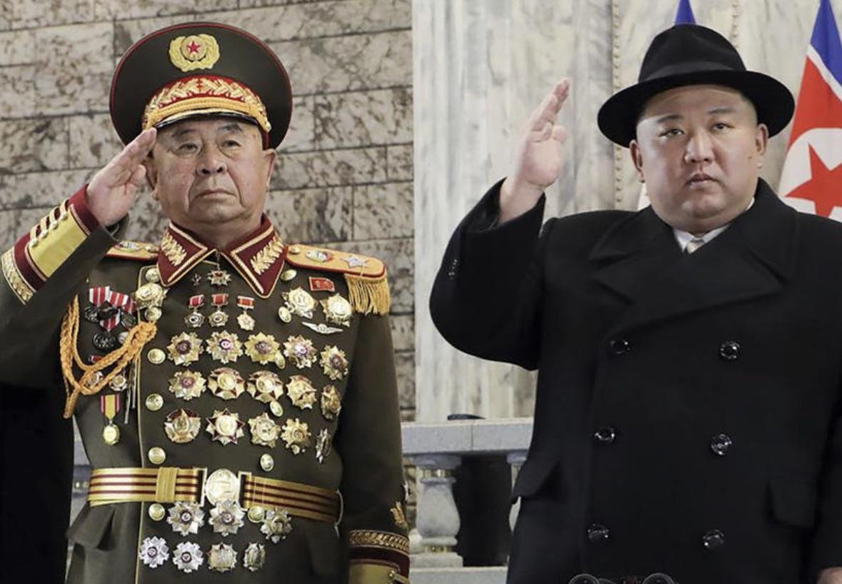 me on the left with all of the badges of tokens I have ran to millions from sub 10k marketcaps 🤣🤣