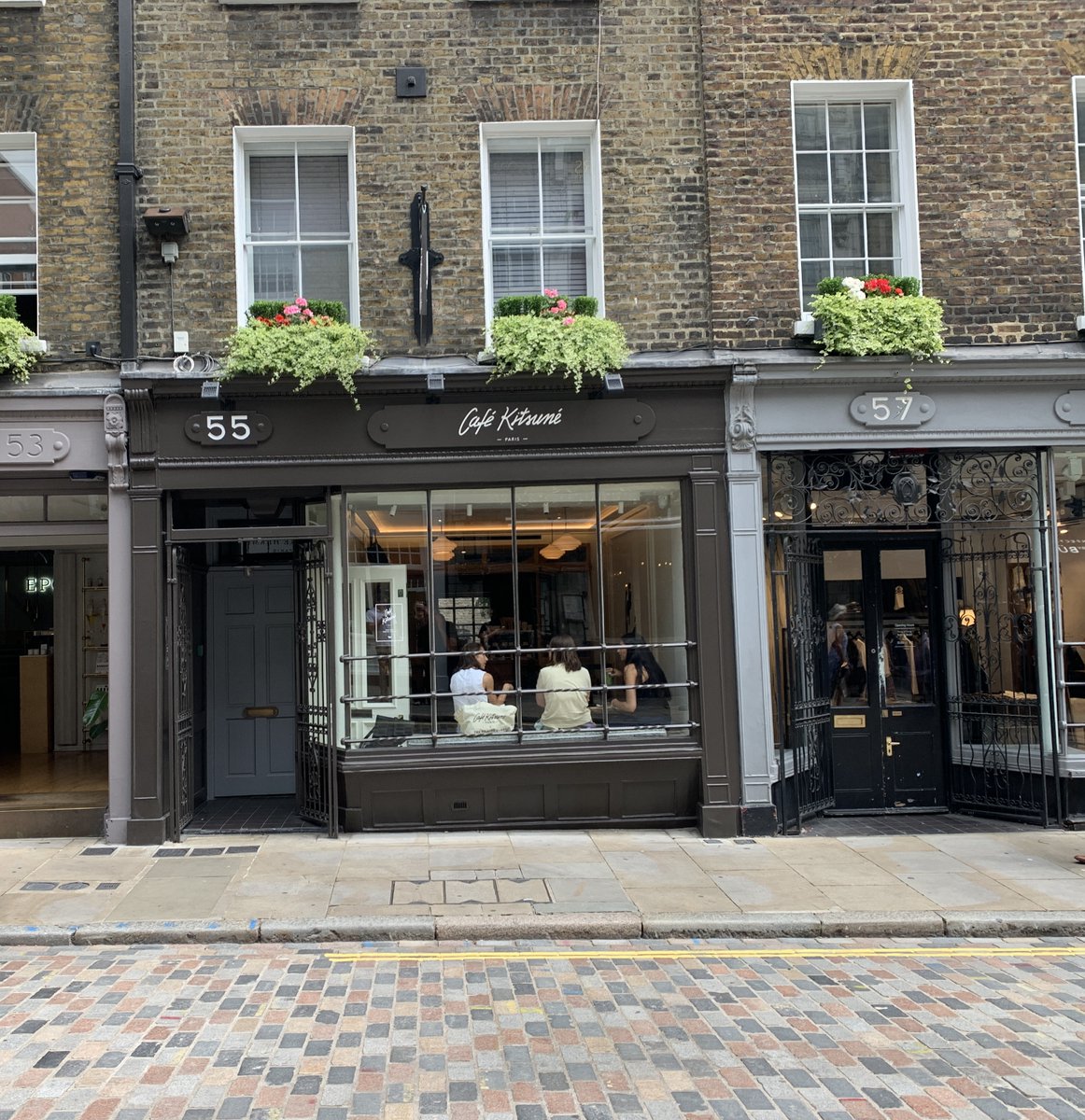 Fresson_and_Tee's tweet image. We recently complete the FDPM role acting on behalf of Shaftesbury Capital PLC for shop fit out at 55 Monmouth Street, Seven Dials, working alongside the new tea shop tenant which is French Japanese brand Café Kitsuné .

#fandt #buildingconsultancy #charteredsurveyors #architects