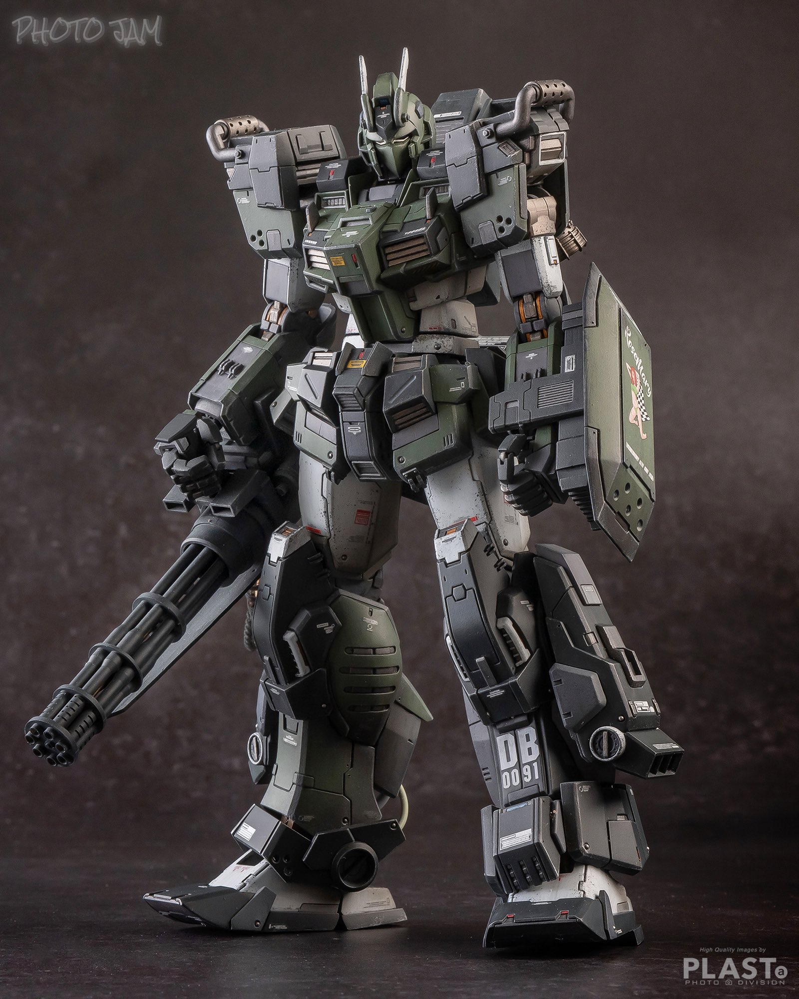 ガンプラまとめ 総パーツ数900以上の狂気！ガンプラMGを遥かに越えた規格外の