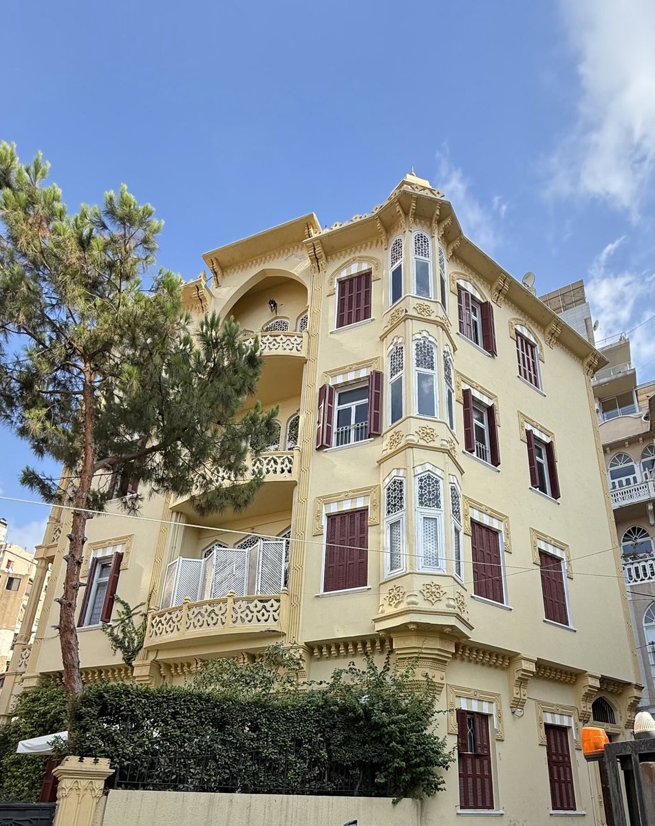 جمال العمارات التراثية القديمة من راس بيروت 🇱🇧❤️
#تصويري