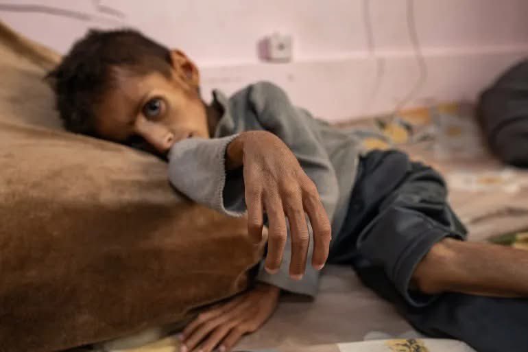 If you’re scrolling, PLEASE leave a message of hope and solidarity for #Gaza.

#GazaStarving 
#GazaGenocide‌