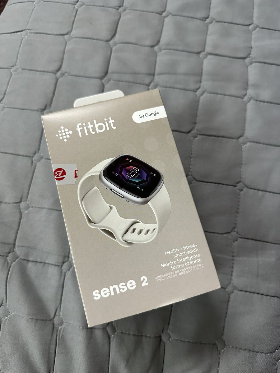 hey___son's tweet photo. ⌚️🏃🏻‍♀️🏃🏻‍♂️Anyone looking for alternate fitness watch that won’t break your bank? This is the deal! I bought this Fitbit Sense 2 in Japan but it’s not really the model that my mom wanted :( Malaysia is retailing at about RM1.4k 

💰letting go at RM800! Pls DM me if you’re keen🫶🏼 https://t.co/1WafrhFBUE