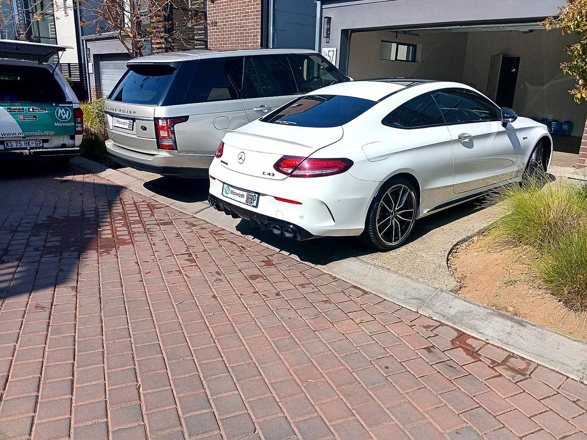 #MowashApp 💁‍♂️🤠When we say anywhere, anytime we mean exactly that😎

📲Ekse Mowash brings the car wash to you with just sma few taps😎 Talk about a smart seamless solution👌😎

🤫Don’t have the app? 📲Download it now 👉mowash.app