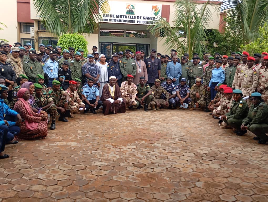 DCAF Niger: Échanges entre OSC et FDS sur l’éthique, la déontologie et les droits humains. Mieux communiquer, c’est mieux protéger. Le dialogue entre FDS et population renforce la confiance, prévient les abus et rend l’action sécuritaire plus légitime, humaine et efficace. #Sahel