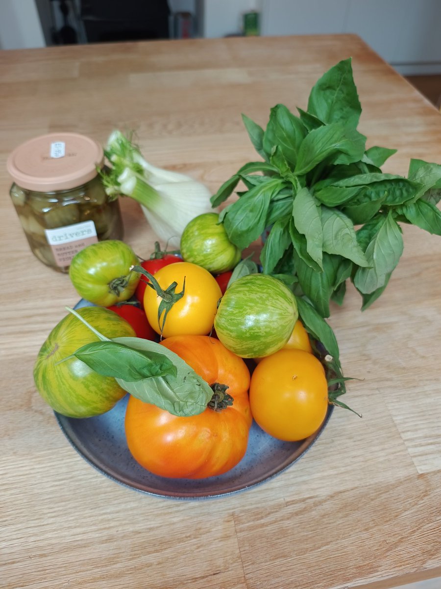 Quick visit to the greengrocer's in East Dulwich and came away with these beauties!!  
#authorslife #tomatoes #gourmet
lornahunting.com