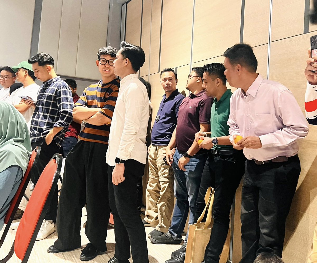 md_zuwairi's tweet photo. upun terdapat pelabagai halangan dan bantahan dari rakan2 kabinet dari BN,GPS dan GRS sendiri.

Reformasi Malaysia 🇲🇾!

#RafiziRamli #AyuhMalaysia2.0 #Reformasi2.0 https://t.co/ovPWiL83Ph