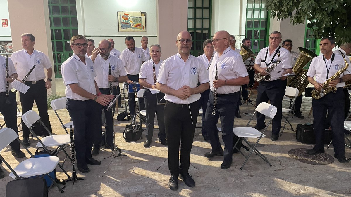 🎺 Participamos en el Pregón Taurino de las Colombinas 2025 junto a Luis Carlos Sáenz de la Torre, en el patio de la Escuela de Arte León Ortega. Un honor aportar nuestra música a esta cita tan especial. 🎶

<a href="/AytoHuelva/">Ayuntamiento Huelva</a> 

#Colombinas2025 #BandaMunicipalHuelva #HuelvaEsCultura