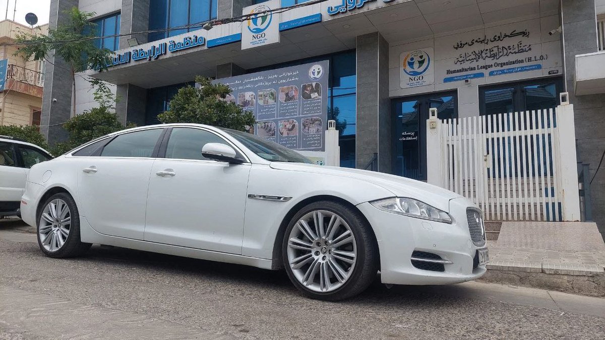 Kürdistan bölgesinde Gazze için yardım toplama kampanyası son hız devam ediyor.
Kimi, çocuk ve cebindeki 250 dinar harçlığı (7 lira),
Kimi, isim vermeden 110 Bin Dolar,
Kimi, altındaki Jaguar arabasını getirdi.