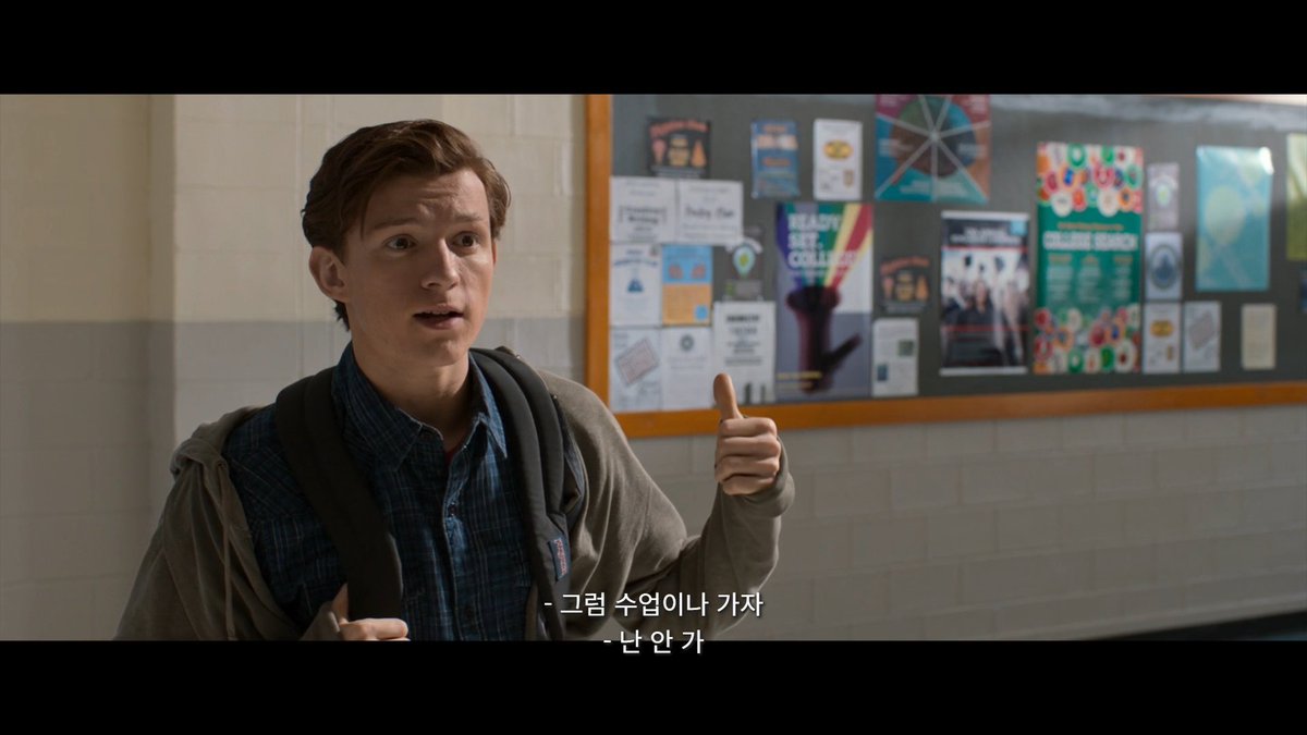 arrokothian's tweet image. 스파이더맨들 우주 안 가리고 다 사람 구하느라 수업 째고 지각하고 혼나고 학고 위기에 처하는 거 존나 웃기네 진짜
