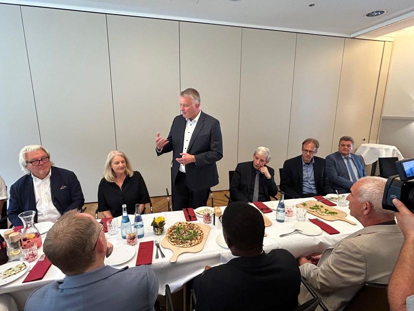 mrn-news.de (@mrn_nachrichten) on Twitter photo Ludwigshafen – Sommerreise des Vorsitzenden der CDU-Landtagsfraktion Gordon #Schnieder <a href="/cdurlp/">CDU Rheinland-Pfalz</a> <a href="/GordonSchnieder/">Gordon Schnieder MdL 🇩🇪🇮🇱🇺🇦</a> mrn-news.de/2025/07/29/lud… Ludwigshafen – Sommerreise des Vorsitzenden der CDU-Landtagsfraktion Gordon #Schnieder <a href="/cdurlp/">CDU Rheinland-Pfalz</a> <a href="/GordonSchnieder/">Gordon Schnieder MdL 🇩🇪🇮🇱🇺🇦</a> mrn-news.de/2025/07/29/lud…