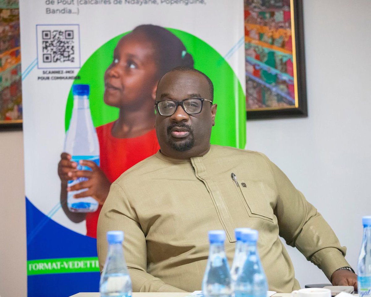13footballC's tweet photo. 🚨Les partisans de Babacar Ndiaye laissent éclater leur joie dans le hall du stade Léopold Sédar Senghor.
Leur candidat serait en passe de remporter la présidence de la LSFP.
Rien d’officiel pour l’instant, mais l’euphorie est déjà là.
#LSFP2025 https://t.co/I53G4iZibY