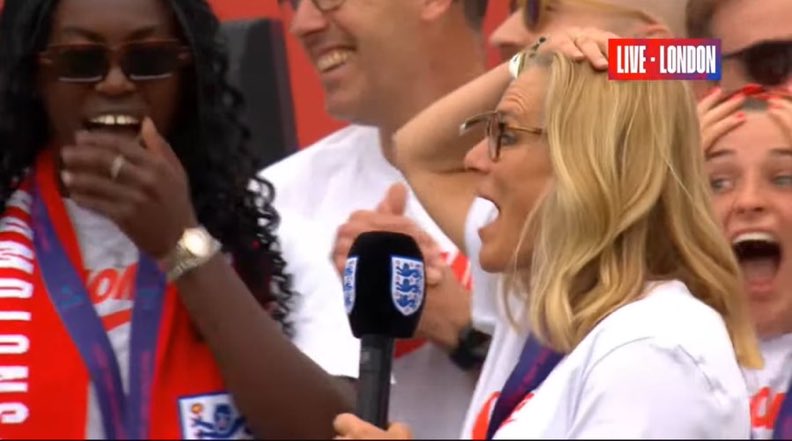 lessirusso_'s tweet image. TOONEY IN THE CORNER IM IN TEARS