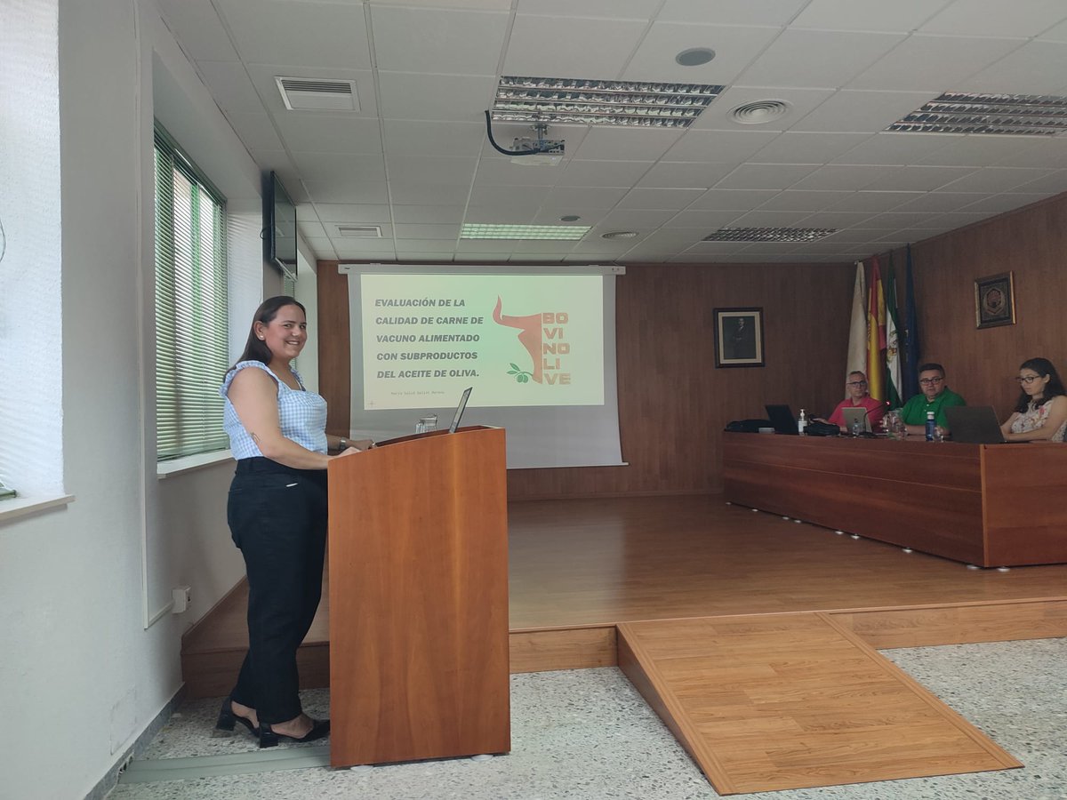 ceiA3 (@cei_a3) on Twitter photo 👏La alumna de Máster en Agroalimentación de la <a href="/Univcordoba/">Universidad Córdoba</a> Mª Salud Galiot Moreno, presenta su TFM en el contexto del GO #BOVINOLIVE.
🍅El uso de subproductos en la dieta animal no compromete su calidad y sí promueve un modelo más sostenible
ceia3.es/es/noticias/el… 👏La alumna de Máster en Agroalimentación de la <a href="/Univcordoba/">Universidad Córdoba</a> Mª Salud Galiot Moreno, presenta su TFM en el contexto del GO #BOVINOLIVE.
🍅El uso de subproductos en la dieta animal no compromete su calidad y sí promueve un modelo más sostenible
ceia3.es/es/noticias/el…