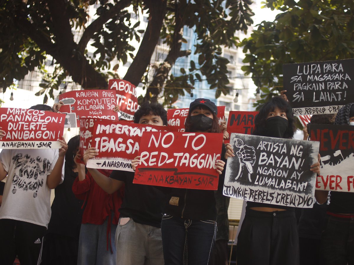 bayanph_smr's tweet photo. Hiniusang nilihok ug nagprotesta ang mga alyadong organisasyon ug higala sa BAYAN-Southern Mindanao pinaagi sa usa ka #PeoplesSONA atol sa ika-upat nga State of the Nation Address (SONA) ni Ferdinand Marcos Jr. kagahapon, 28 Hulyo 2025, sa dakbayan sa Davao. 🧵 https://t.co/SI5U4nnVLg