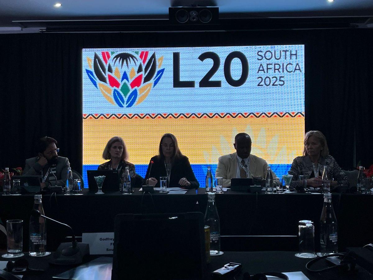 1/3

🗣️ “We need a just and worker-centred trade model. 
But we also need a new *growth* model – one that treats trade policy as a tool for sustainable development."

TUAC General Secretary Veronica Nilsson moderating the #L20 trade panel.