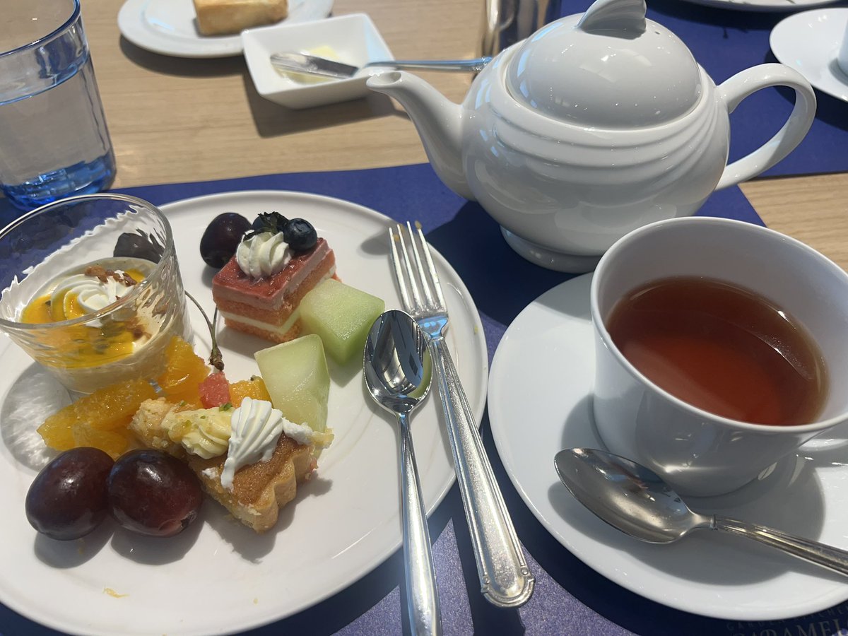 muse_chat1's tweet photo. ランチのお茶
茶葉は数種類から選べてポットでサービス🫖☕️アールグレイにしました

#セルリアンタワー東急
#かるめら

能楽堂での催しにお誘い頂いて狂言のお勉強

危険な暑さが続いています
水分補給を忘れずに
気をつけてお過ごし下さい https://t.co/sIrzLiO056