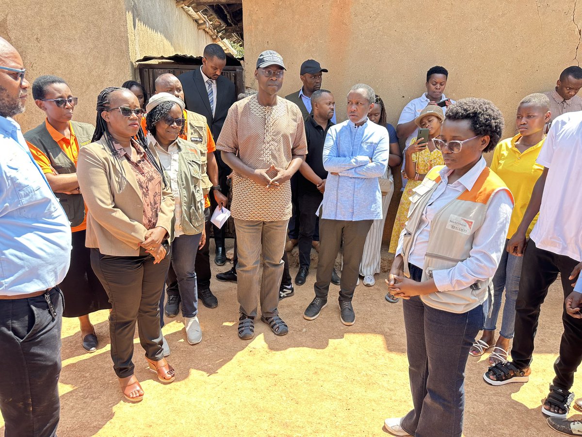 WVRwanda's tweet photo. Exciting news! @WVRwanda partners with @VFRwanda , @wasac_rwanda , and @HuyeDistrict to launch WASH financing project. Over1400 households to get water connections via installment loans. Supporting Rwanda's NST2 goals! #WASHFinancing https://t.co/6tDOeyahc9