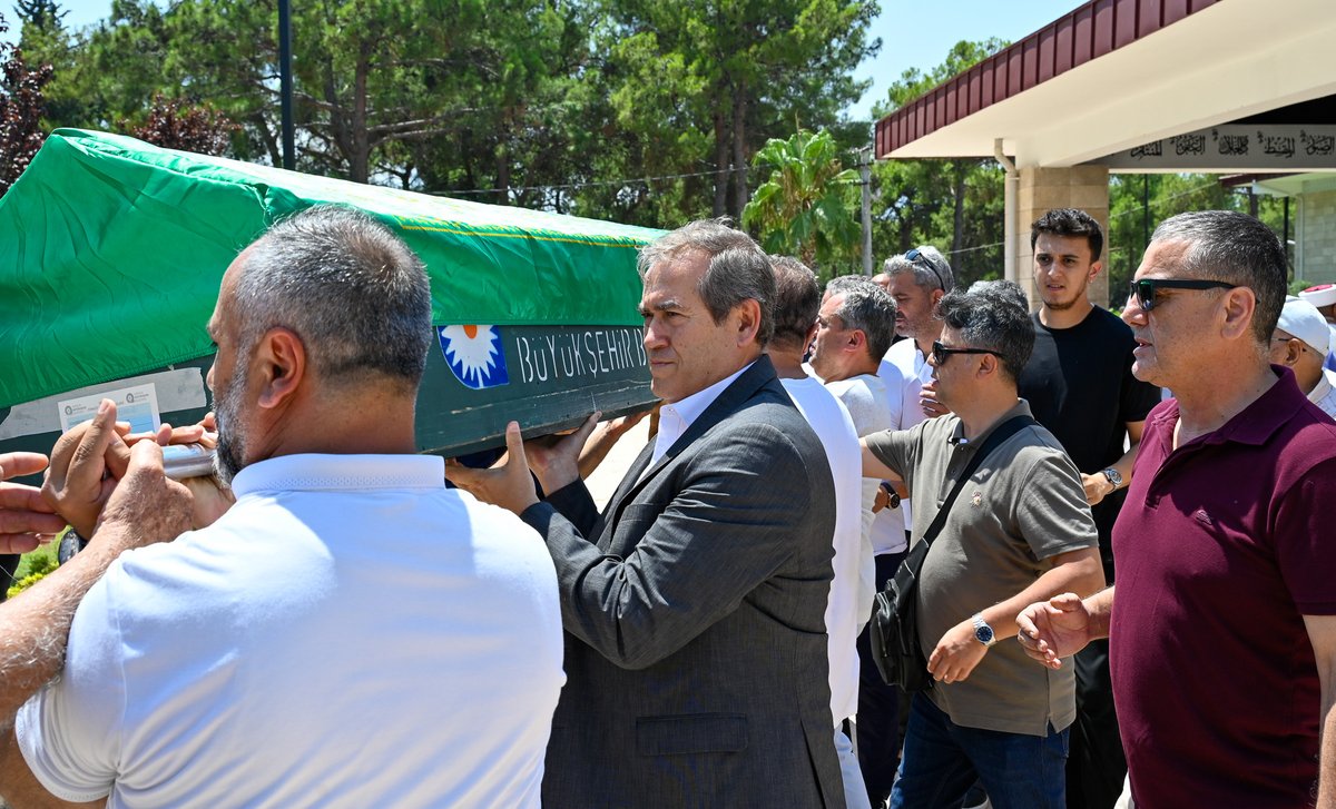 Yönetim Kurulu Başkanımız Yusuf Hacısüleyman, TOBB Antalya Kadın Girişimciler Kurulu (KGK) İcra Komitesi Üyemiz Saadet Narin'in babası Mehmet Narin’in cenaze törenine katılarak, ailesine ve sevenlerine başsağlığı dileğinde bulundu. Cenazeye, Yönetim Kurulu Sayman Üyemiz Murat