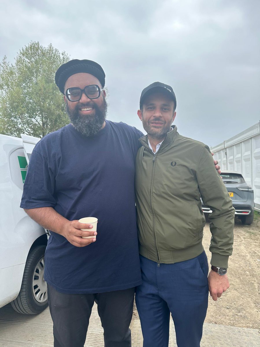 Murabi Shahrukh Rizwan Abid Sahib (President Ahmadiyya Muslim Youth Association Canada) with Adnan Qadir Sahib (President Ahmadiyya Muslim Youth Association Australia

Leading Muslim youth from their respective countries participate in Waqf Ardi to assist with wind-up of #JalsaUK