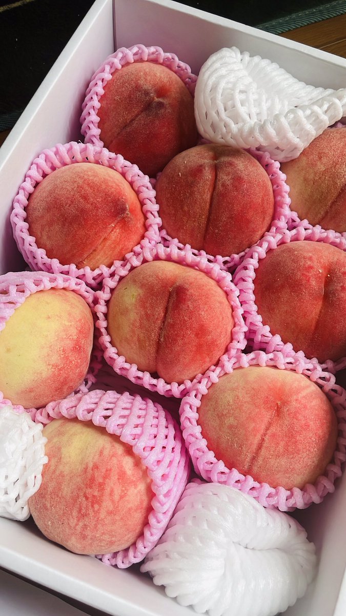 burudogchamm's tweet photo. いつも聞いているラジオ
ja全農カウントダウンジャパンさんから桃が届きました🍑🥰
桃のプレゼント当たって嬉しい🩷💗🩷
とても甘くて美味しい桃でした🍑
ありがとうございました☺️

#ja全農カウントダウンジャパン
#ラジオ
#当選
#桃
#美味しい桃 https://t.co/vEbNt3mF35