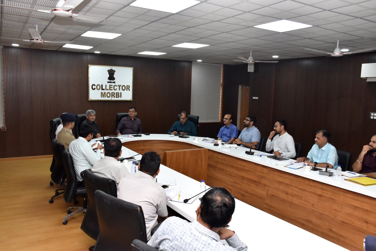 મોરબીના હળવદ તાલુકામાં સ્વાતંત્ર્ય દિનની જિલ્લા કક્ષાની ઉજવણી કરાશે
સ્વાતંત્ર્ય દિનની ઉજવણીની પૂર્વ તૈયારી બાબતે કલેક્ટરશ્રી કે.બી. ઝવેરીના અધ્યક્ષસ્થાને બેઠક યોજાઈ
મોરબી, વાંકાનેર, ટંકારા અને માળીયામાં તાલુકાક કક્ષાએ સ્વતંત્રતા દિનની ઉજવણી કરાશે