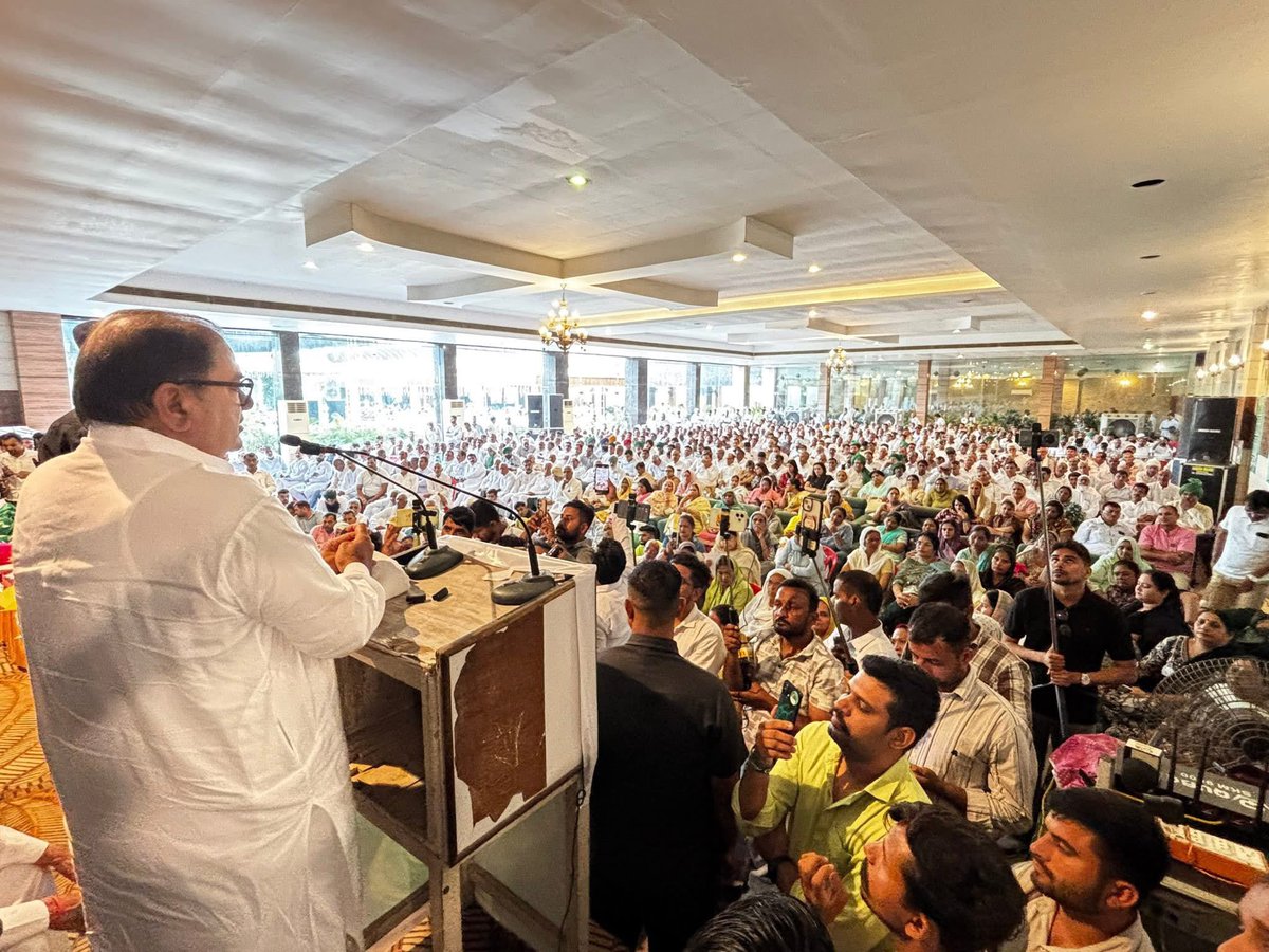 AbhaySChautala's tweet photo. आज कैथल में आयोजित इनेलो की राज्य एवं राष्ट्रीय कार्यकारिणी बैठक में सहभागिता कर पार्टी की नीति, संगठन की मजबूती और जनआंदोलनों की दिशा को लेकर विचार-विमर्श किया…

संबोधन के दौरान हरियाणा के किसान-मज़दूर, युवा और कर्मचारी वर्ग की आवाज़ को ताक़त देने के संकल्प के साथ-साथ पार्टी की नीतियों को जन-जन तक पहुँचाने का आह्वान किया।