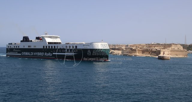 Shipguru's tweet image. #GrimaldiLines #2025built #Hybrid #ConRo #ECO_NAPOLI #entering #grandharbourmalta - 23.05.2025 - maltashipphotos.com - NO PHOTOS can be used or manipulated without our permission @Shippax @worldshipsoc @ShippingTV @shippingdata @ShippingMag @ShippingMagnate @GrimaldiLines