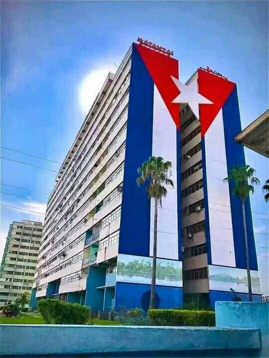 🇨🇺 La unidad, la defensa de las causas justas, la continuidad y fidelidad al camino elegido, seguirá siendo bandera para este pueblo que no se rinde, porque seguimos los pasos de gigantes: de Fidel y Raúl.

👉 ¡PATRIA O MUERTE, VENCEREMOS!

#Matanzas #GobMtz #MatancerosEnVictoria