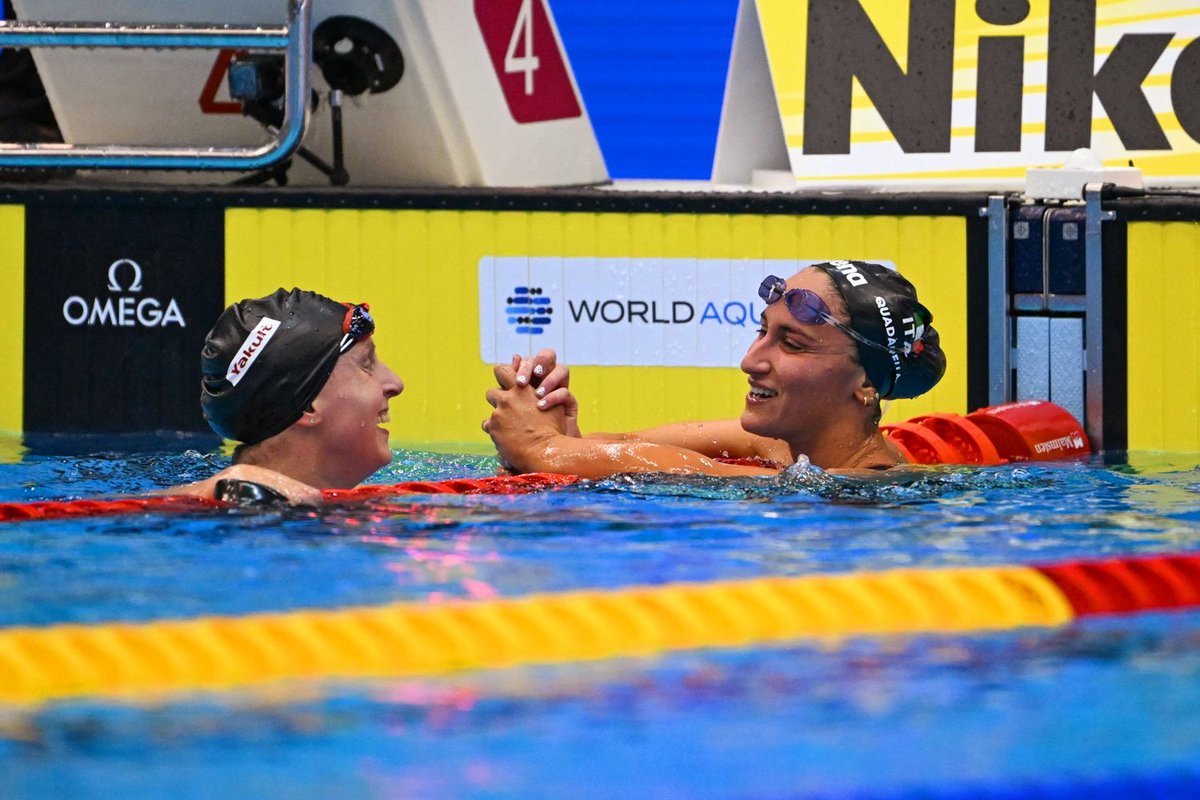 Impressionante. 
Katie Ledecky si conferma aliena, la più grande della storia (22 ori mondiali)
Ma da oggi anche Simona Quadarella entra nell'orbita extraterrestre.
Il suo è un argento MAESTOSO in 15'31"79. Un crono fino a ieri  inimmaginabile: la romana nuota nove (!) secondi in