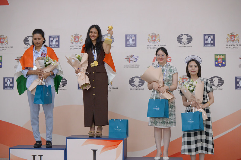 usefulchess's tweet photo. Deshmukh won Women's World Cup . 2- Koneru 3- Tan Zhongyi 4- Lei Tingjie. Results and Games on: https://t.co/H7E0IEOpWx #chess #WomenInChess #FIDEWorldCup #Koneru #Deshmukh https://t.co/qO88bz5LgQ