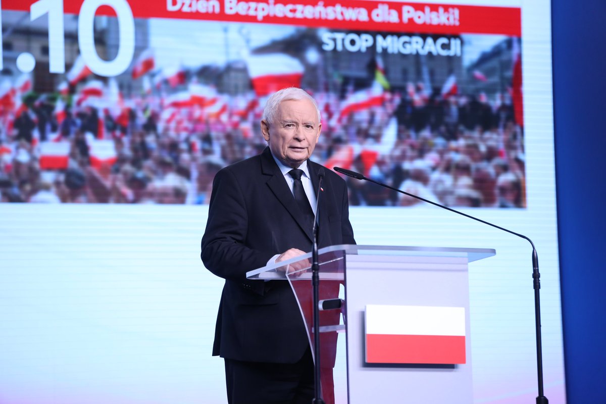Prawo i Sprawiedliwość (@pisorgpl) on Twitter photo 💬 Prezes PiS J. Kaczyński <a href="/OficjalnyJK/">Jarosław Kaczyński</a>: W zachodniej Europie mamy do czynienia ze zjawiskiem nielegalnej migracji, która jest dużym obciążeniem. Funkcjonowanie niejednego zachodniego miasta jest już niemożliwe, mamy do czynienia z patologią, która jest napędzana przez pewnego 💬 Prezes PiS J. Kaczyński <a href="/OficjalnyJK/">Jarosław Kaczyński</a>: W zachodniej Europie mamy do czynienia ze zjawiskiem nielegalnej migracji, która jest dużym obciążeniem. Funkcjonowanie niejednego zachodniego miasta jest już niemożliwe, mamy do czynienia z patologią, która jest napędzana przez pewnego