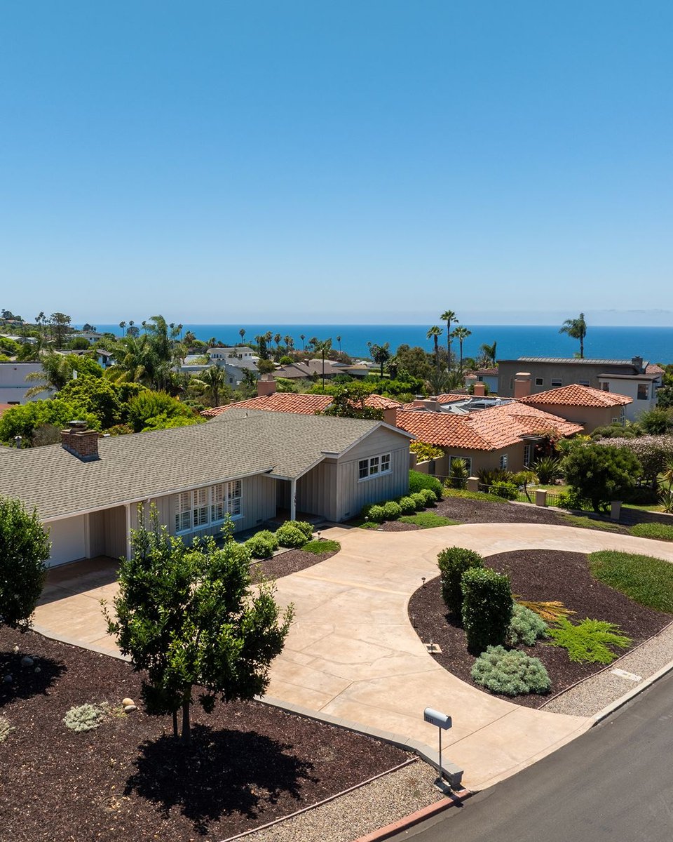 WARE1914's tweet photo. This prime opportunity offers single-level living with horizon ocean views from the front &amp; rear yards and is just a few minutes from the Village &amp; beaches.

Click here for more information: https://t.co/BcahLT26HR
Presented by the Nelson Brothers team
DRE# 01801493, 01376023 https://t.co/lUGjS5W8MD