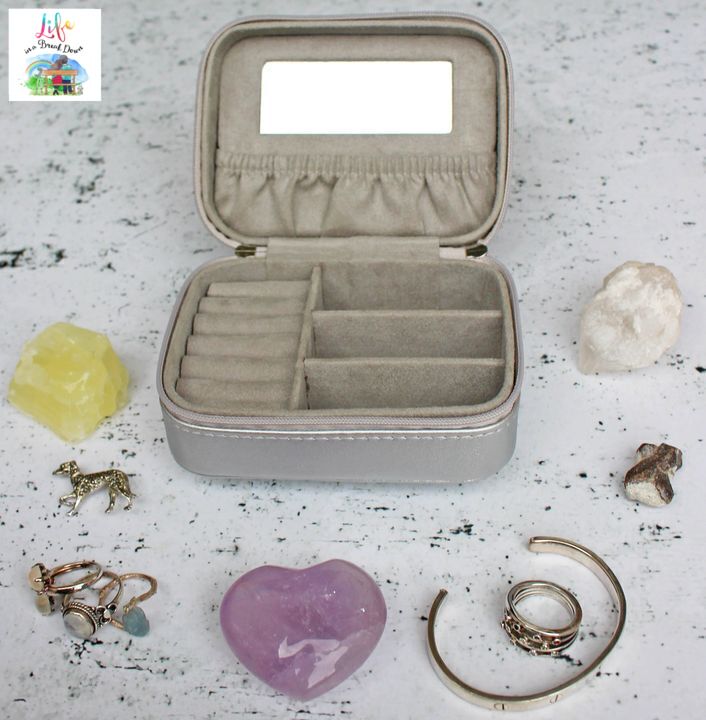 Sarah @ Life in a Break Down (@life_breakdown) on Twitter photo AD // Review
Have you seen this beautiful jewellery box from Treat Republic? Find out what I thought about it in this post.
lifeinabreakdown.com/treat-republic…
<a href="/UKBloggers1/">UK Bloggers</a> #bloggerstribe <a href="/LovingBlogs/">Loving Blogs</a> <a href="/BBlogRT/">BBlog RT</a> #Bloggerstribe @creatorzRT AD // Review
Have you seen this beautiful jewellery box from Treat Republic? Find out what I thought about it in this post.
lifeinabreakdown.com/treat-republic…
<a href="/UKBloggers1/">UK Bloggers</a> #bloggerstribe <a href="/LovingBlogs/">Loving Blogs</a> <a href="/BBlogRT/">BBlog RT</a> #Bloggerstribe @creatorzRT