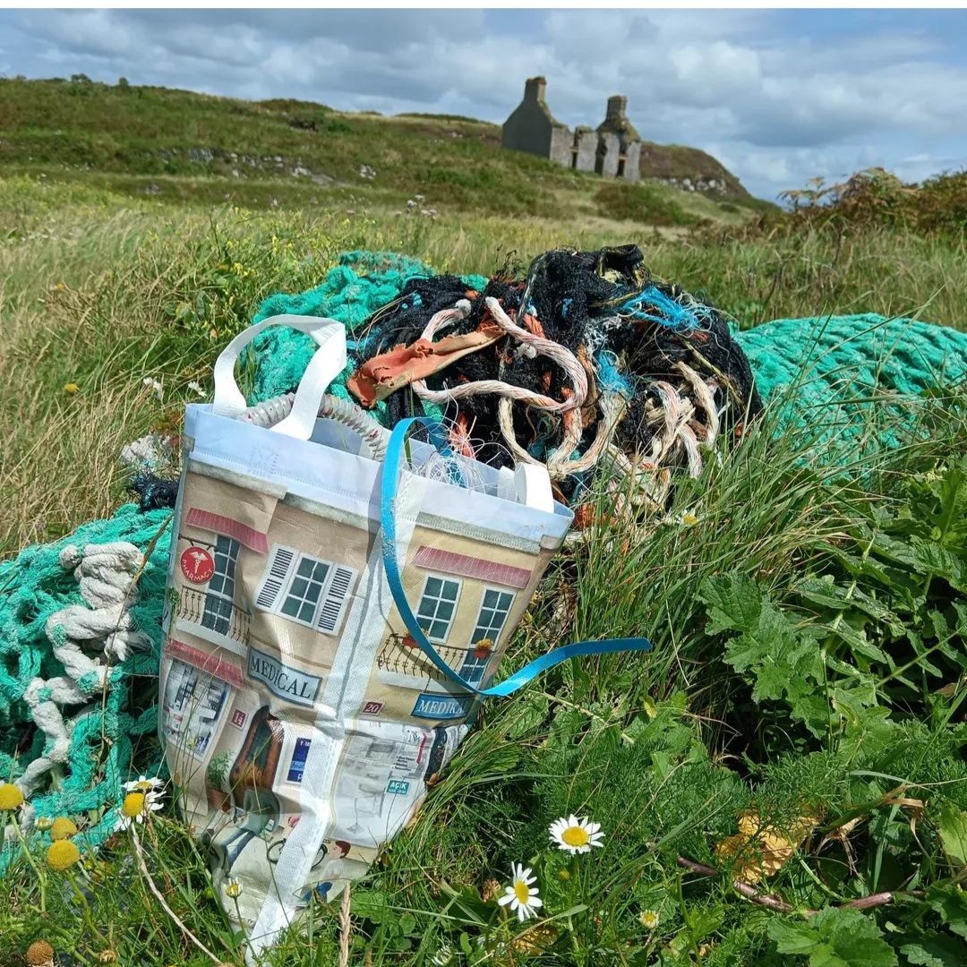 CleanCoasts's tweet photo. What an incredible #2MinuteBeachClean haul. Every piece of litter picked is a step toward cleaner oceans. ๐๐
We love seeing your #2MBC hauls make sure to tag and share your finds with us! ๐ธ
#BeachClean #OceanHero #Take3ForTheSea #CleanCoasts https://t.co/vahCrwGx9v