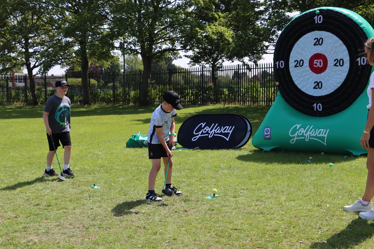 Golfway was proud to support a fantastic HAF event hosted by <a href="/LincolnshireCC/">Lincolnshire County Council</a> on Friday - delivered in partnership with <a href="/golffoundation/">Golf Foundation</a>, <a href="/LincolnCity_FC/">Lincoln City FC 🇺🇦</a> Foundation and Premier Education.

Read more 👉 golfway.com/blogs/news/gol…!

#juniorgolf #golfdevelopment #HAF #mygolfmyway