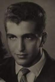 عارف مين اللى فى الصورة ده؟ 
الأسطورة العبقرى صاحب فكرة فك شفرة وقود الصواريخ في حرب أكتوبر وأنقذ حرب أكتوبر من الفشل «محمود يوسف سعادة»عالم مصري ودكتور بالمركز القومي للبحوث 
ليس من رجال القوات المسلحة لكننا وقت الشدة كلنا جيش مصر نفديها بأروحنا 🇪🇬
تعالى احكيلك عمل ايه بطلنا 👇