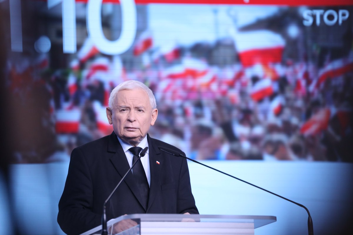 Prawo i Sprawiedliwość (@pisorgpl) on Twitter photo 💬 Prezes PiS J. Kaczyński <a href="/OficjalnyJK/">Jarosław Kaczyński</a>: Chcemy podjąć działania, które będą zmierzały do przekonania władzy do tego, żeby zamiast ośrodków dla imigrantów, zaczęła się czynnie przeciwstawiać temu, co przygotowują Niemcy i Bruksela. Takim przedsięwzięciem jest manifestacja, którą 💬 Prezes PiS J. Kaczyński <a href="/OficjalnyJK/">Jarosław Kaczyński</a>: Chcemy podjąć działania, które będą zmierzały do przekonania władzy do tego, żeby zamiast ośrodków dla imigrantów, zaczęła się czynnie przeciwstawiać temu, co przygotowują Niemcy i Bruksela. Takim przedsięwzięciem jest manifestacja, którą