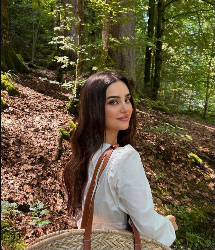 أول شيء يجذبك في المرأة الشكل أم الأسلوب؟