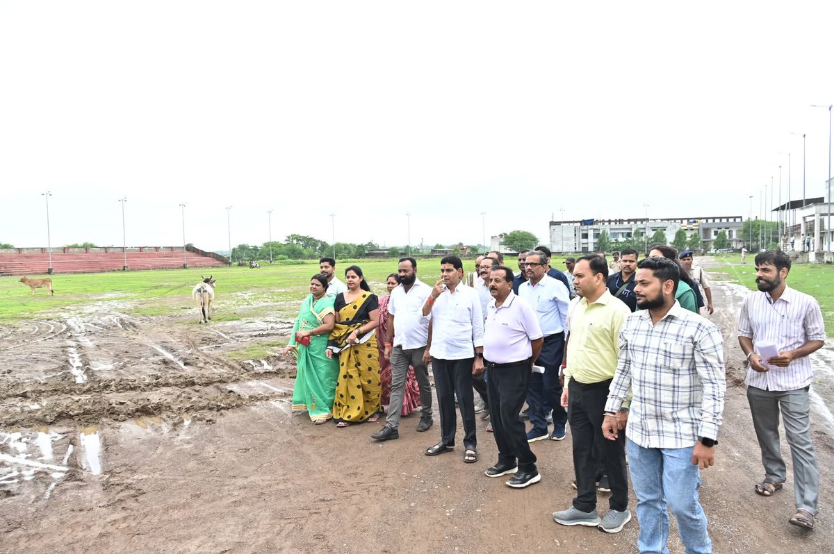 BalodaBazarDist's tweet image. 🎯 &quot;जल्द मिलेगा खिलाड़ियों को आधुनिक एथलेटिक ट्रैक का तोहफ़ा&quot; 🏃‍♂️

कैबिनेट मंत्री श्री टंकराम वर्मा ने निर्माणाधीन एथलेटिक्स ट्रैक का किया निरीक्षण।
@DeepakSoni_1 
#balodabazar 
#AthleticsTrack 
#SportsDevelopment 
#Chhattisgarh