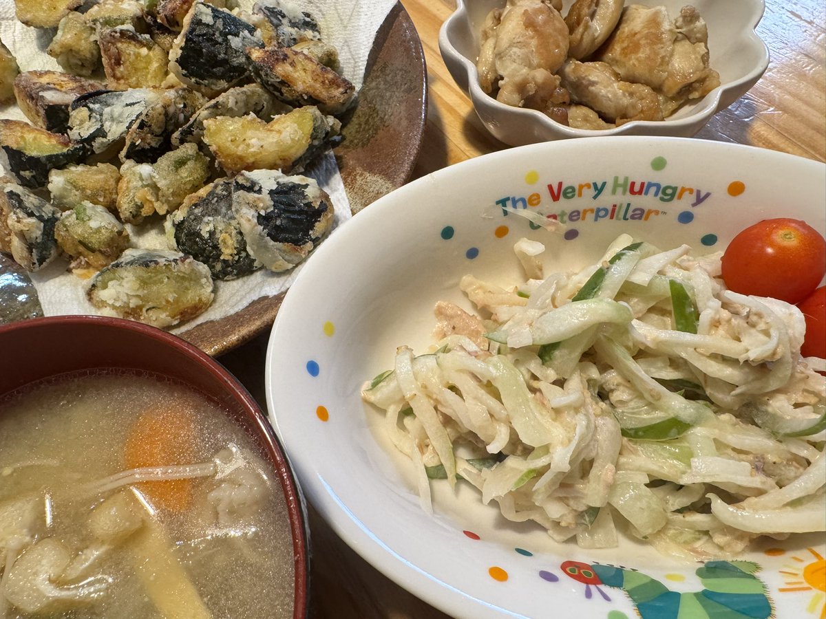 nayonayoooo's tweet photo. 実は、、先週歳をとりました✌️🍰
今日はやっとズッキーニに出会えたので唐揚げ🍺幸
ちょい早上がりだったのでシナモンロールに挑戦🥯♡ https://t.co/OIZjSvJFUW