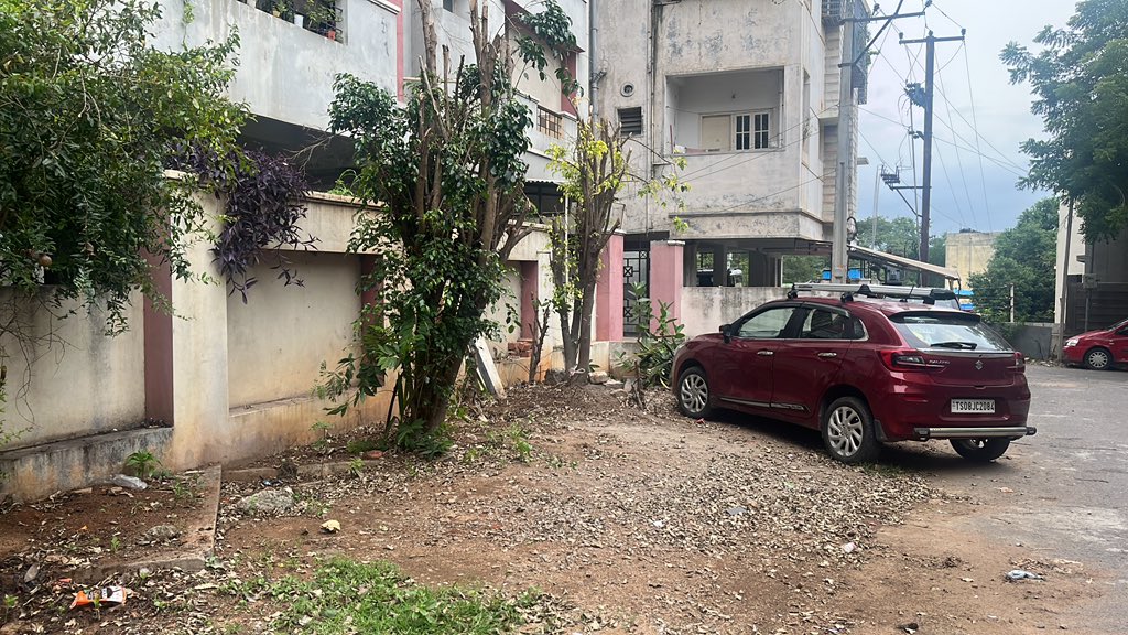 prabalikam's tweet photo. @GHMConline responded and cleared the green waste in less than 24 hours. Thank you. https://t.co/rw74TMo5Mb