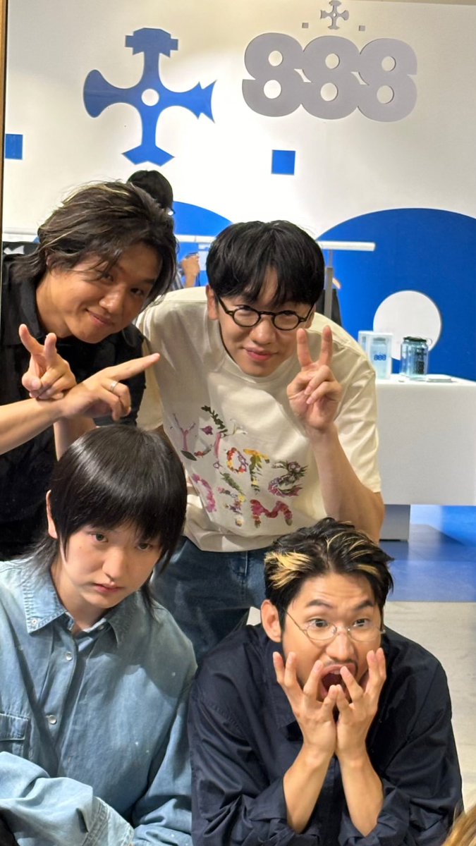 asyeaewv's tweet image. #실리카겔_트친소
#자경단_트친소
안녕하세요.. 간간히 좋아하다가 같이 얘기 하고 싶어서 올려봐요..🥹 저랑 실카놀이해요(제발)