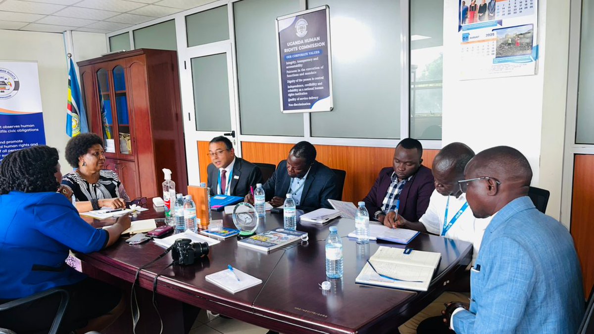 UHRC_UGANDA's tweet image. This morning, @ChairpersonUhrc, joined by the Director Monitoring and Inspection @RSsekindi met a delegation from @UNICEFUganda headed by Dr. Robin Nandy, the UNICEF Representative in Uganda. They pledged to support us in monitoring children’s rights, capacity building and…